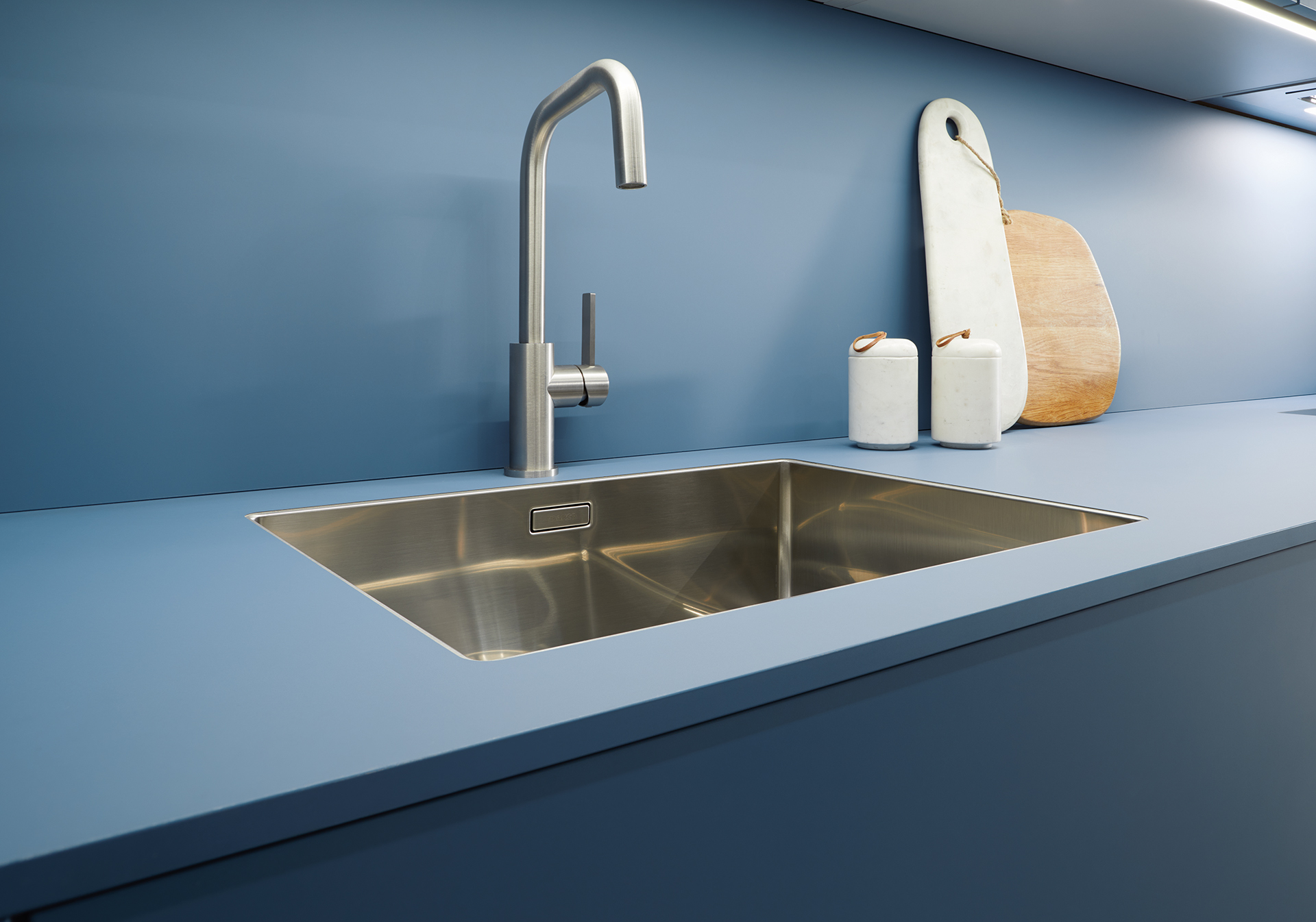 systemo Sensiq Arbeitsplatte Nischenrückwand Front Spülbecken